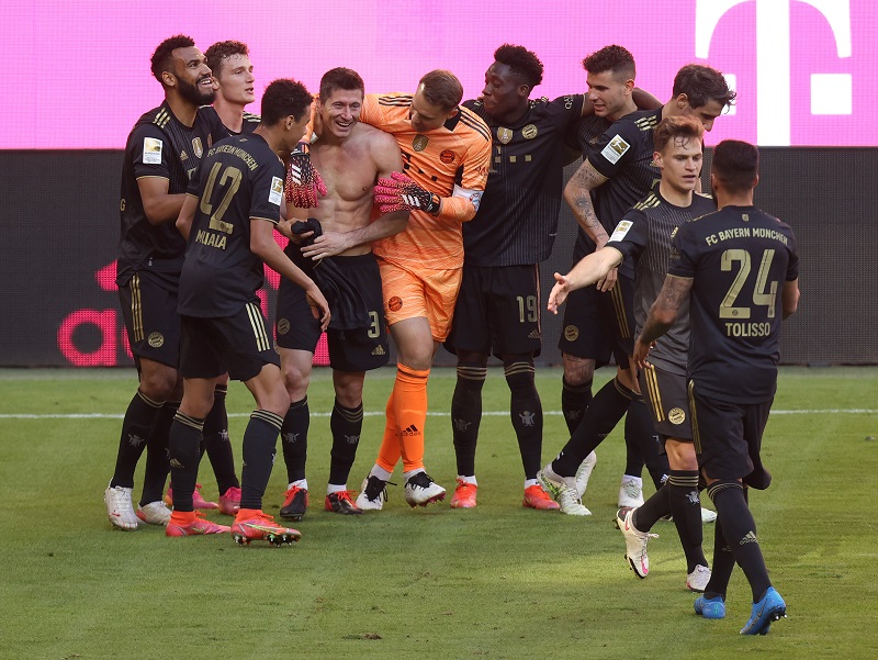 Bundesliga: Robert Lewandowski breaks record as Bayern lift title Robert Lewandowski breaks record as Bayern lift title