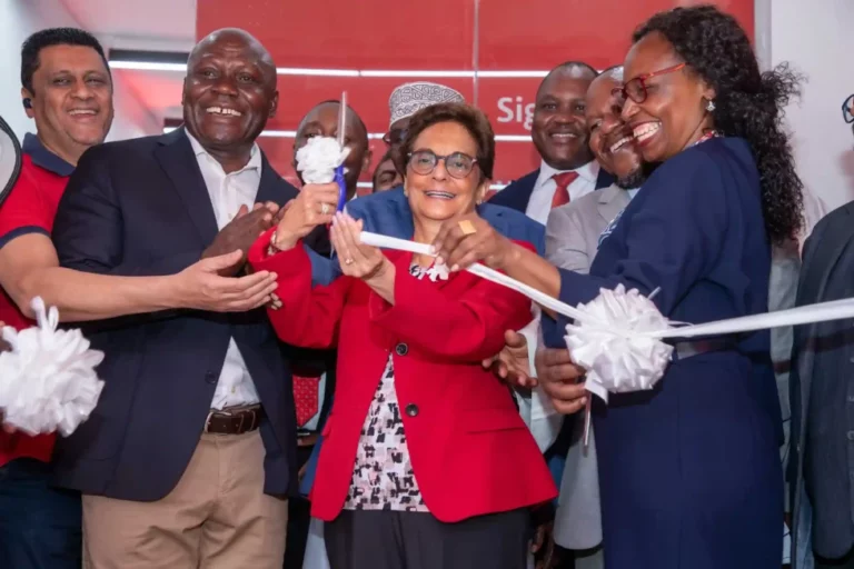 Nasim Devji- Group CEO and Managing Director at Diamond Trust Bank (Centre) joined by Dr.Kennedy Nyakomitta, Director of Sales at DTB (Left) and other DTB leadership team and customers cutting the ribbon during the official opening ceremony of the new DTB Tom Mboya branch in Nairobi.