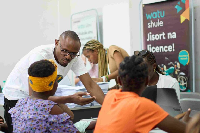 Group discussing smartphone features during Watu outreach