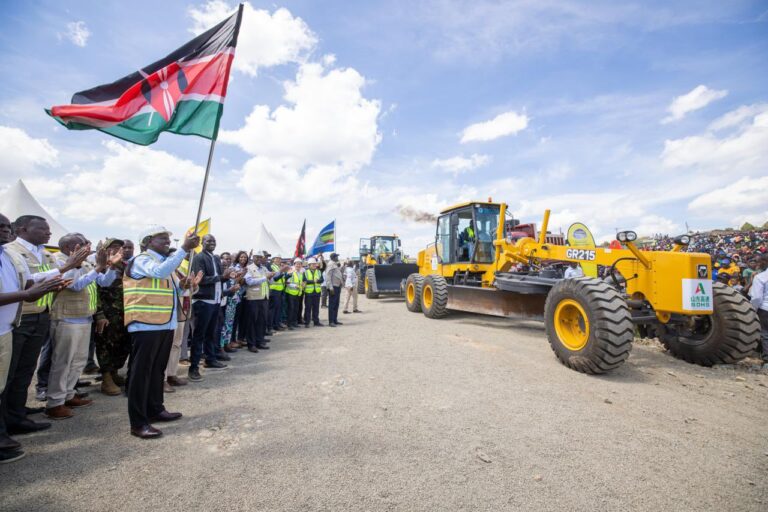 Ruto Launches Kenya’s Largest PPP Road Project Worth KSh170 Billion President William Ruto flags off Nairobi–Nakuru–Mau Summit and Nairobi–Maai Mahiu–Naivasha dual-carriageway projects on November 28, 2025