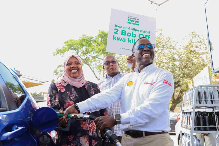 Safaricom and Vivo Energy Boost Bundle Ya Dere for Motorists Samuel Karanja cab driver with Peter Murungi and Fawzia Ali-Kimanthi at event