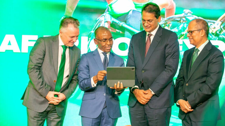 Wim Vanhelleputte, Peter Ndegwa, Adil Khawaja and Dilip Pal viewing tablet